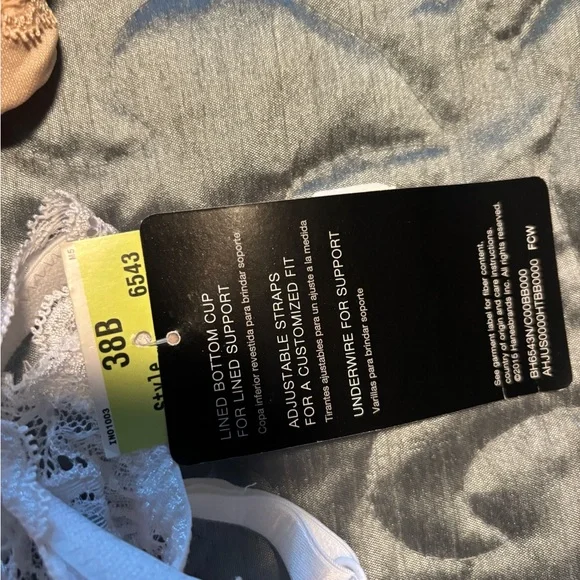 2 Bali Lace Underwire Bras White and dusty peach NWT - Picture 2 of 3